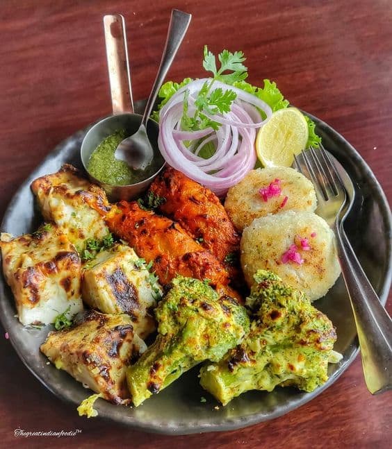 Punjabi Onions Mixed Vegetarian Platter